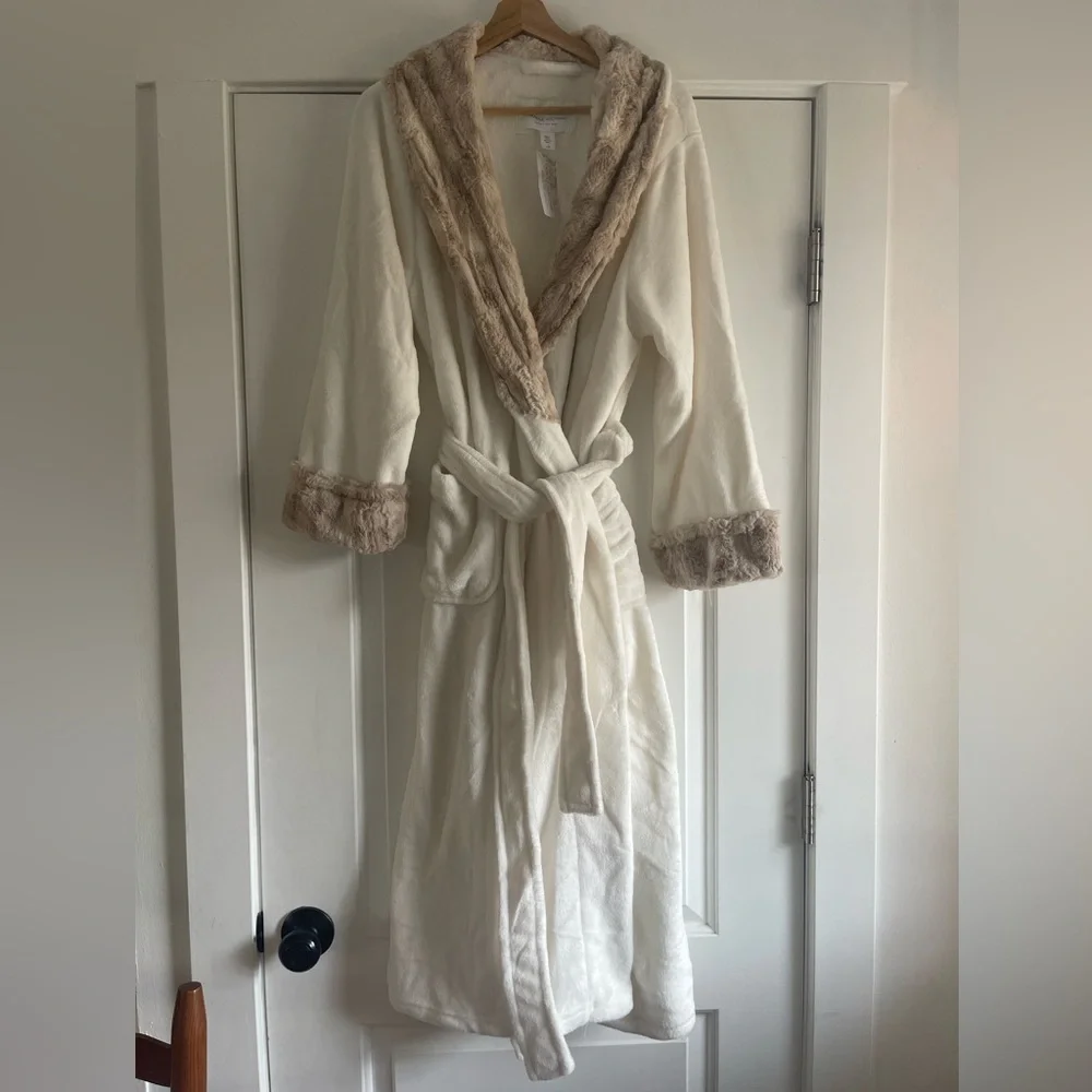 Carol Hochman Ivory Plush Robe - L
